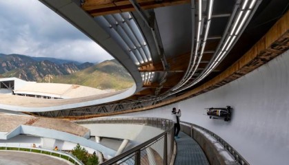 半岛体育-国际训练周揭幕 24国运动员体验国家雪车雪橇赛道