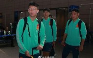 半岛体育官方网站-国足抵达新加坡，当晚就开练