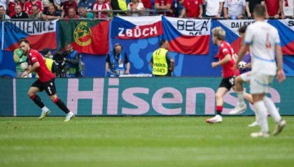 半岛体育官方网站-【欧洲杯】格鲁吉亚1比1捷克，希克扳平后伤退