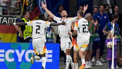 半岛体育-秦游夏：纳帅，请让豁牙踢首发！