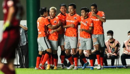 半岛体育官网-低配版“双塔”立“头”功 小克鲁伊夫不满还可做更好