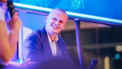 半岛体育官网-哈兰德参加“曼城在社区”的慈善项目，助力推广更健康的生活方式