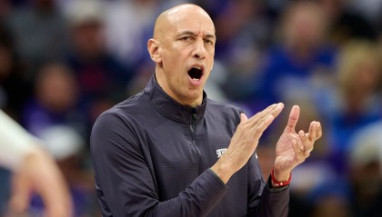 半岛体育APP-22胜60负！国王记者：克里斯蒂的帅位暂时安稳 将继续执教