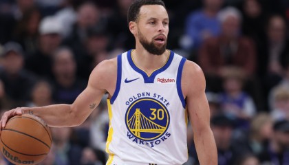 半岛体育官网-勇士110-115不敌快船 球员评价：2人优秀，4人及格，7人低迷