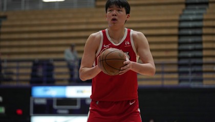 半岛体育官网-13分7板！杨瀚森工作室：赛程密集路途波折 每一场都是硬仗与考验