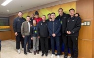 半岛体育官网-杨鸣卸任辽篮主帅现身CBA杯举办地：社媒晒与巴特尔等名宿合照